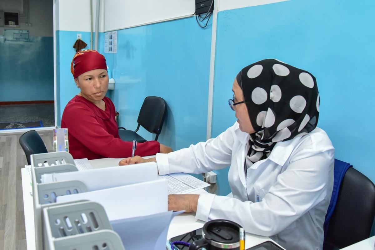 Une femme s'inscrit pour un dépistage du cancer du col de l'utérus à l'hôpital Djani Jer, dans le district de Sokulul.
 © Arjun Claire/MSF