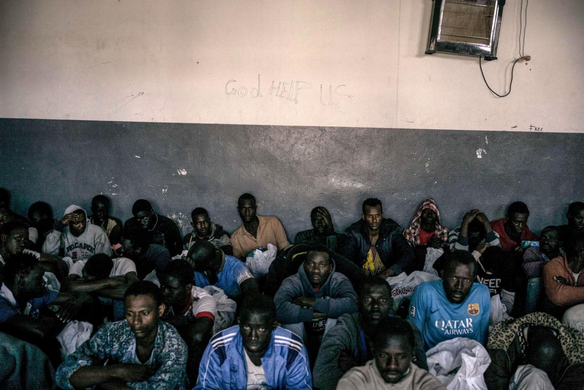 Des détenus dans un centre de détention de Tripoli. Libye. 2017.
 © Guillaume Binet/Myop