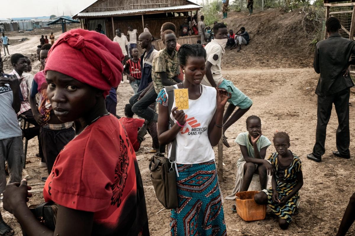 Les équipes de Médecins Sans Frontières proposent des soins de santé sexuelle et reproductive dans le camp de Bentiu, notamment aux victimes de violences sexuelles.
 © Peter Bauza