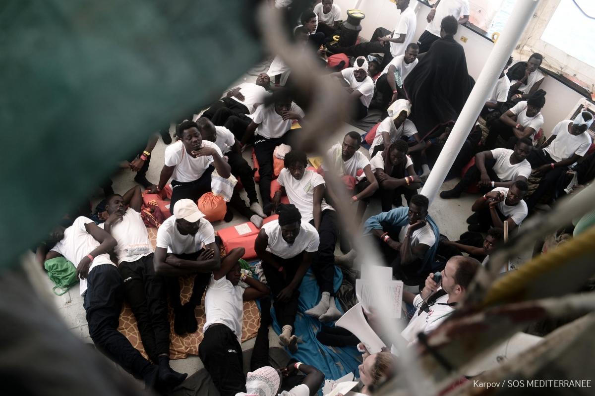 629 rescapés étaient présents à bord de l'Aquarius, navire de recherche et de sauvetage affrété par SOS MEDITERRANEE en partenariat avec Médecins Sans Frontières, avant le transfert de 523 d'entre eux vers des navires italiens. 10 juin 2018.
 