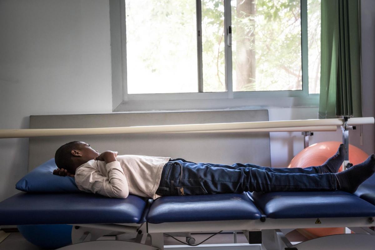 Un jeune patient de la clinique de Maadi. Égypte. 2018.
© Sima Diab