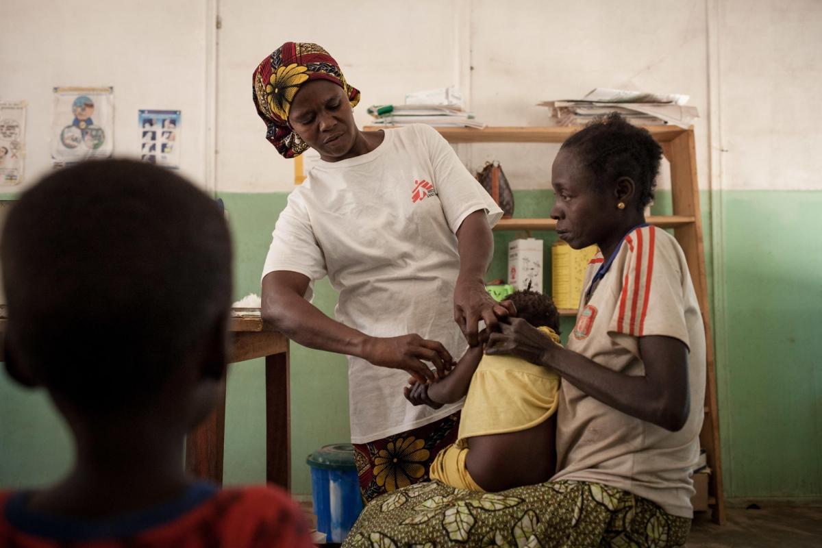 Vaccination à Paoua dans la préfecture de&nbsp;Ouham-Pendé. République centrafricaine. 2017.
 © Alexis Huguet