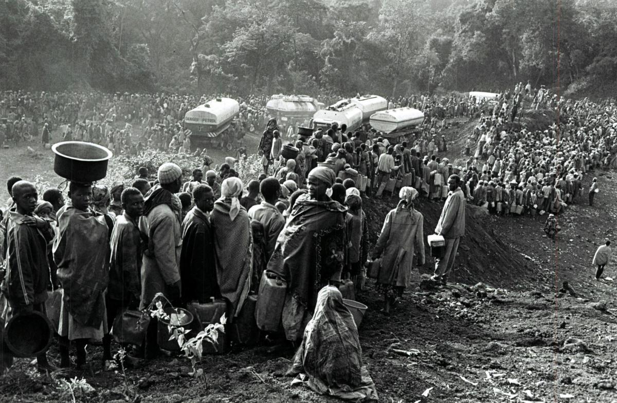 Réfugiés rwandais hutus dans les camps de Goma. 1994. Zaïre.
© Sebastiao Salgado