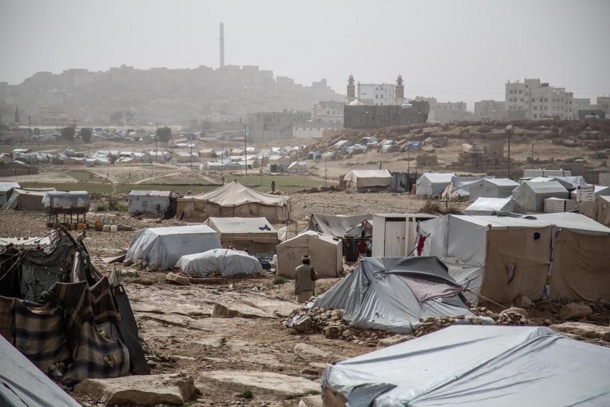 Vue générale du camp de Dahadh, non loin du centre ville de Khamer, dans le gouvenorat d'Amran, avril 2019.&nbsp;
 © Agnes Varraine-Leca/MSF