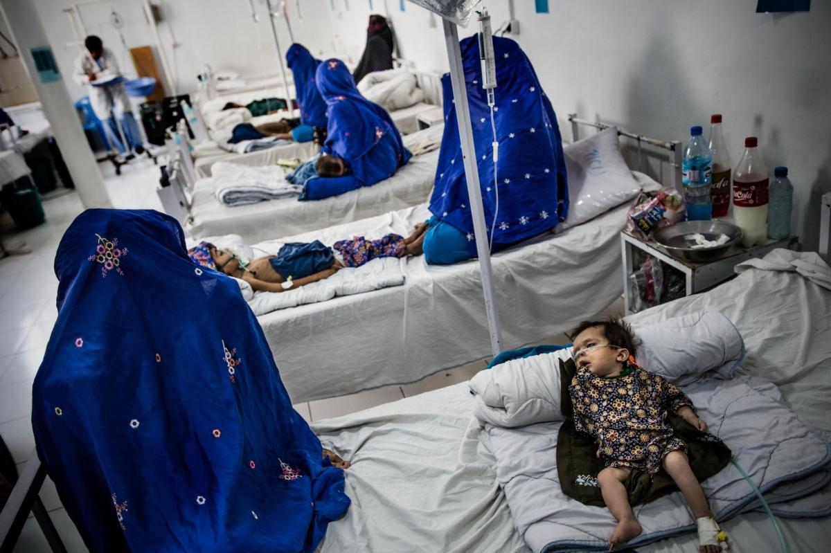L'unité de soins intensifs pédiatriques. L'hôpital Boost est géré par MSF en partenariat avec le ministère de la Santé publique.
 © Kadir Van Lohuizen/Noor