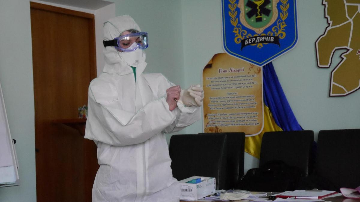 MSF a mis en place des formations à destination du personnel de santé ukrainien pour une prise en charge adaptée des malades atteints du Covid-19.
 © Damaris Giuliana/MSF