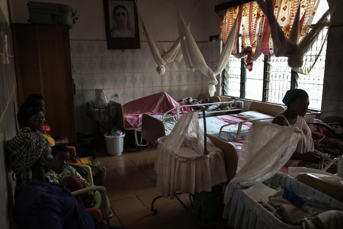 À l’hôpital Saint Mary Soledad de Bamenda soutenu par MSF, dans le&nbsp;Nord-Ouest du Cameroun.
 © Albert Masias/MSF