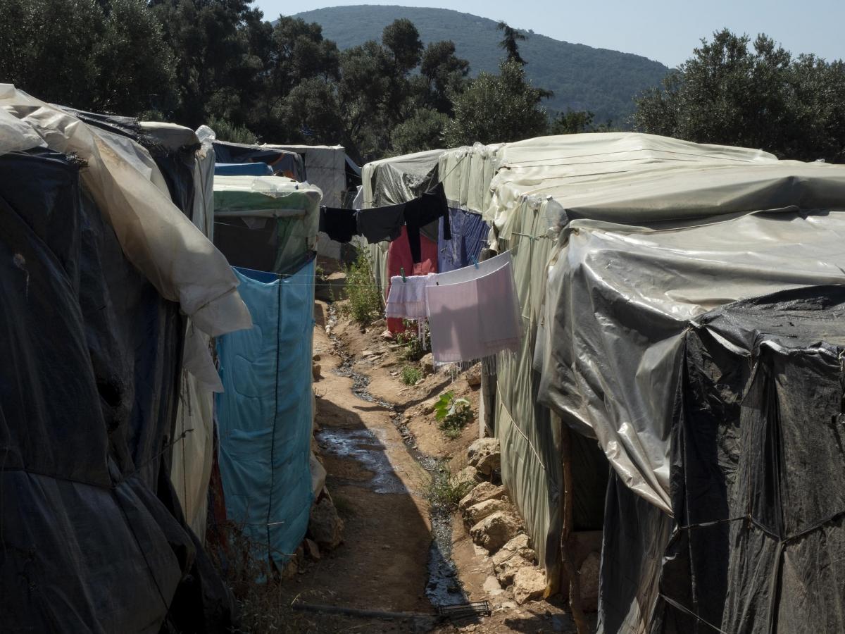 Les conditions de vie du camp de Vathy ont un lourd impact sur l'état de santé de ses habitants.
 © Enri Canaj / Magnum Photos pour MSF