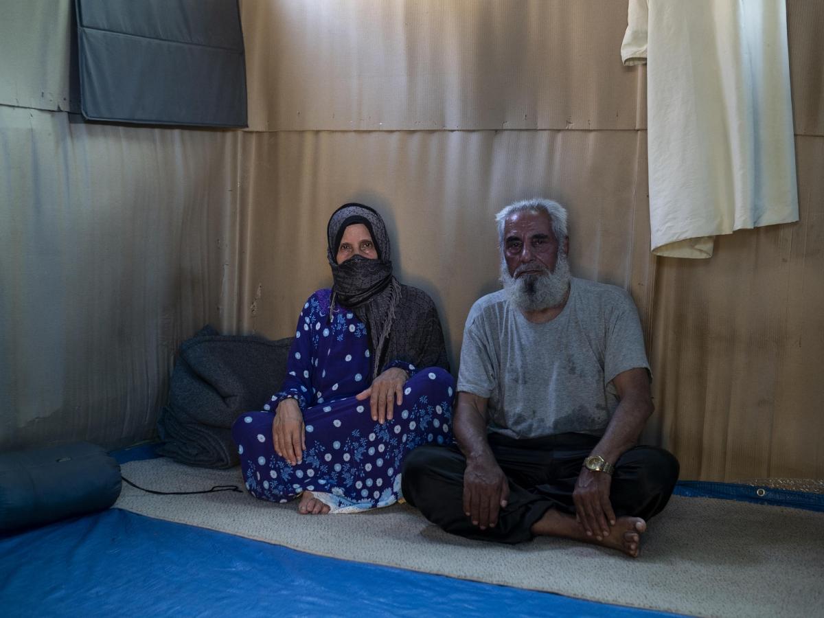 Darwish et Aysha ont respectivement 74 et 68 ans. Camp de Vathy, île de Samos, juillet 2020.
 © Enri Canaj / Magnum Photos pour MSF