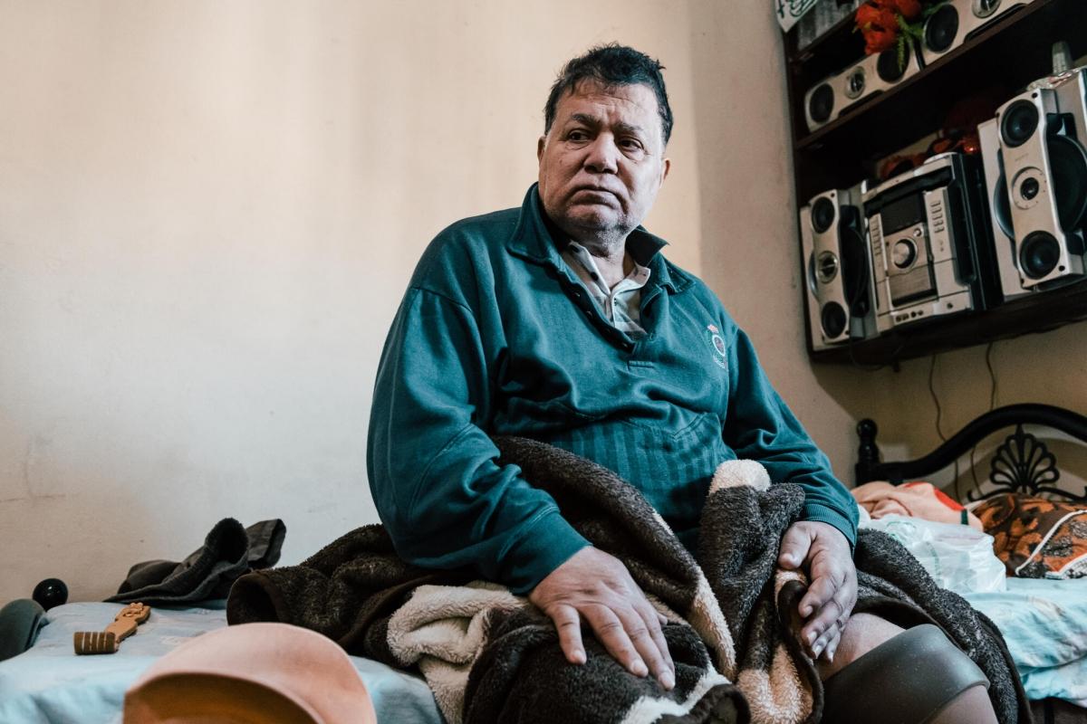 Tawfik a 70 ans. Il habite dans le camp de Shatila, Liban. 2020. Karine Pierre/Hans Lucas for MSF / Instagram : @pics_stone
