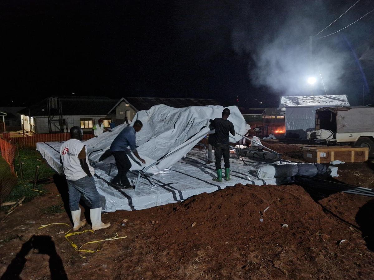 Suite à la déclaration de l'épidémie, MSF a rapidement mis en place une unité d'isolation de 36 lits. Septembre 2022.
© Augustin Westphal/MSF