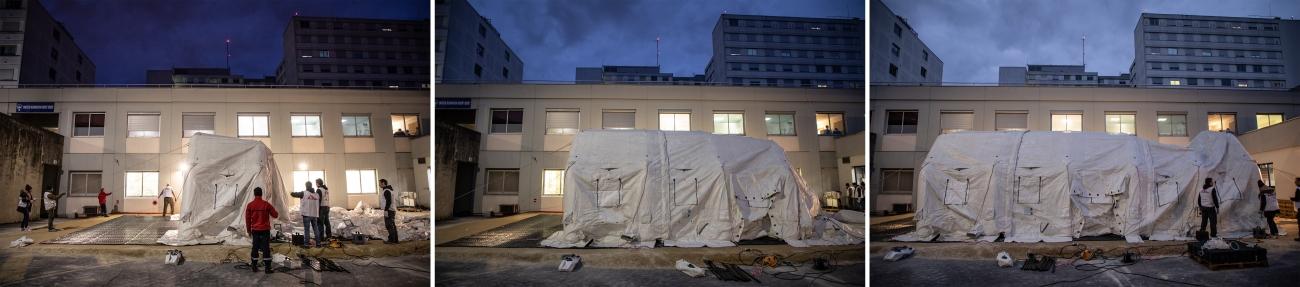La structure permet d'accueillir 12 personnes ayant besoin de premiers soins de réanimation, avant qu'ils puissent intégrer la réa de l'hôpital. Reims, 4 avril 2020.
© Agnes Varraine-Leca/MSF