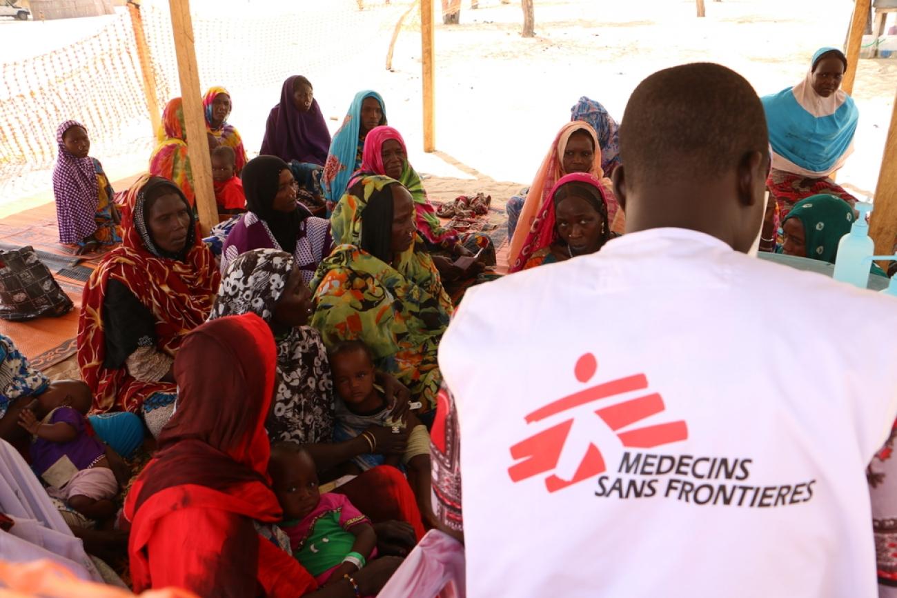 MSF mobile clinic team addressing both the local population and displaced people