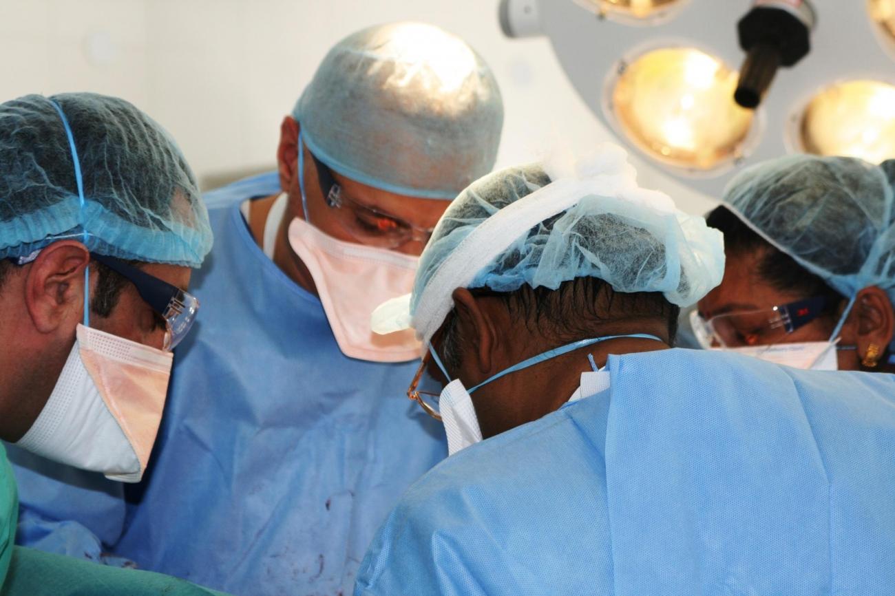 Une équipe de chirurgie de la tuberculose à Yeravan, Arménie
