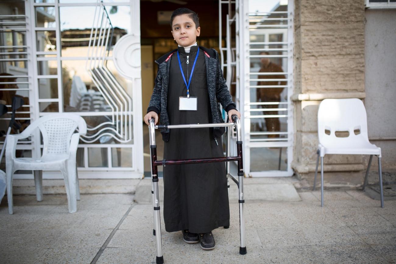 Un garçon de 9 ans, victime d'une explosion quatre ans auparavant. Il a été admis dans le Centre de rééducation médicale de Bagdad (BMRC). Irak. 2017.
© Florian SERIEX/MSF
