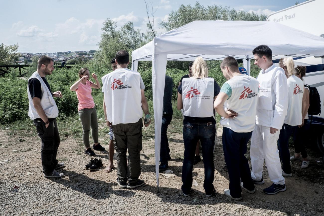 Les équipes de Médecins Sans Frontières lors de la visite d'un camp informel près de Velika Kladuša. Bosnie-Herzégovine. 2018.
© Kamila Stepien