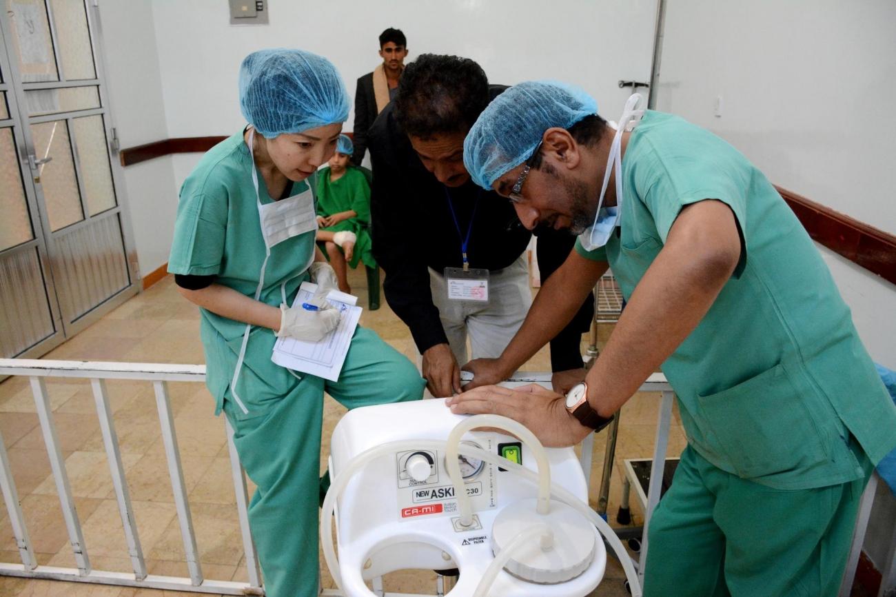 MSF OT nurse and MSF logistician while discussing the maintenance of a surgical biomedical equipment in MSF supported hospital in Ibb. Biomedical equipments need preventive and corrective maintenance.