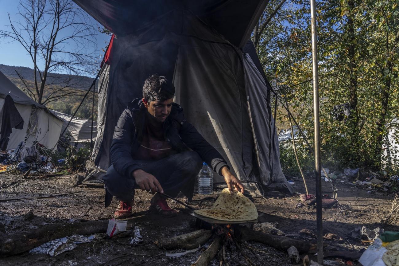 Un millier de personnes vit dans le camp de Vucjak, à la frontière croate, dans des conditions inhumaines.
© Anna Pantelia/MSF
