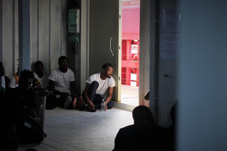 Rescapés à bord de l'Ocean Viking. 2019.
 © Hannah Wallace Bowman / MSF