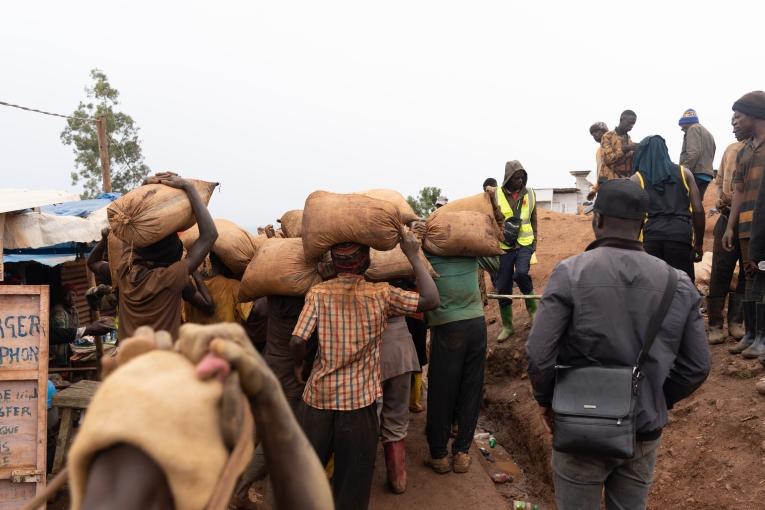 Miniers, à Lomera, Sud-Kivu, République Démocratique du Congo (RDC). Juin 2025
 © Sam Bradpiece/MSF
