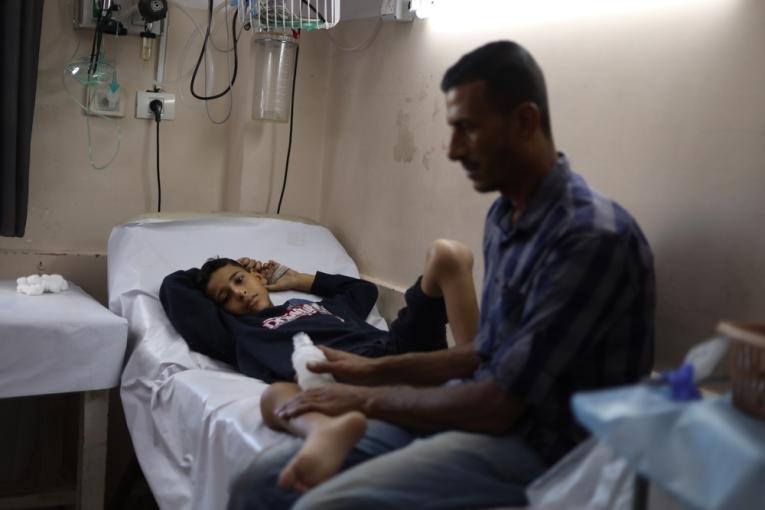 Lorsque les générateurs tombent en panne, les hôpitaux sont privés d’électricité, affectant directement la prise en charge des soins médicaux et mettant des vies en danger.
 © Nour Alsaqqa