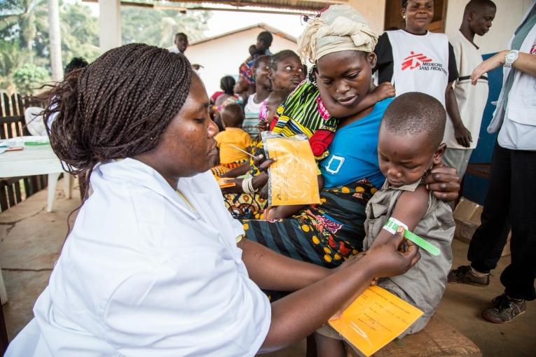 Vaccination et dépistage de la malnutrition, République centrafricaine, février 2014.&nbsp;
 © Pierre-Yves Bernard/MSF