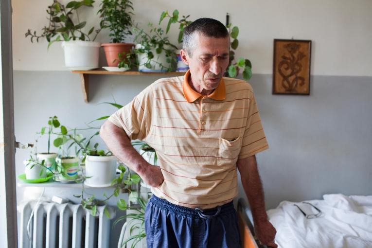 Kale Mantkava dans sa chambre, à l’hôpital de traitement de la tuberculose d’Abastumani.
© Daro Sulakauri/MSF