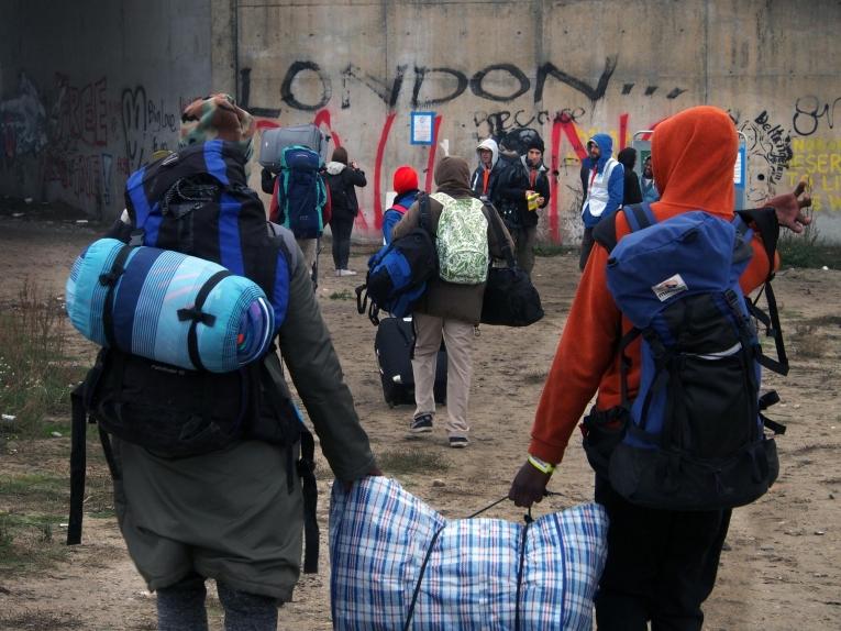 À Calais, les équipes MSF ont dispensé plus de 8 400 consultations entre novembre 2015 et février 2016.

Démantèlement de la « Jungle », octobre 2016.
 © Samuel Hanryon/MSF