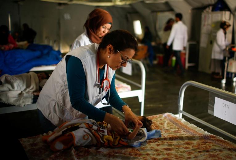 Consultation dans le centre nutritionnel thérapeutique MSF.
 © Salem/Reuters