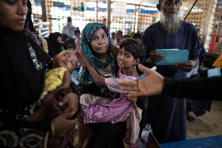 Les patients attendent d'être pris en charge dans la salle d'attente du service de consultation MSF.
 © Paula Bronstein/Getty Images