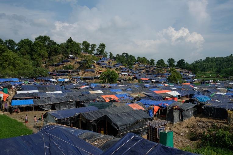 Vue du camp d'Unchiparang, un des nombreux camps ou s'installent les rohingyas nouvellement arrivés.

&nbsp;
 © Antonio Faccilongo