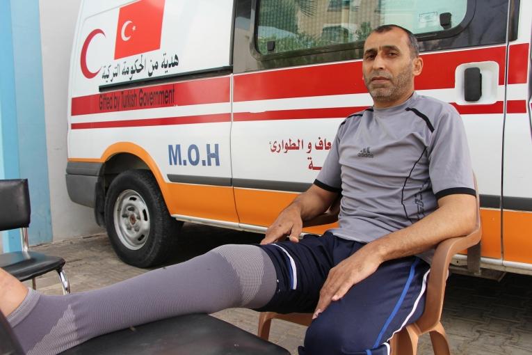Jameel a 50 ans. Il est suivi par les équipes de Médecins Sans Frontières à la clinique de Beit Lahia pour une blessure par balle.
© Laurie Bonnaud/MSF