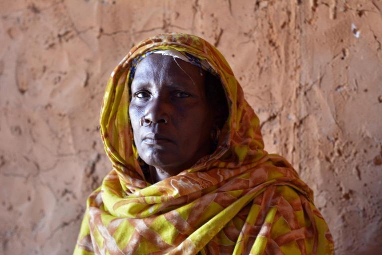Kingui est la matrone d'un village depuis 10 ans. Les matrones jouent un rôle central dans les lieux d'écoute mis en place par Médecins Sans Frontières, notamment pour établir une relation de confiance avec les femmes qui s'y présentent.
© Elise Mertens/MSF