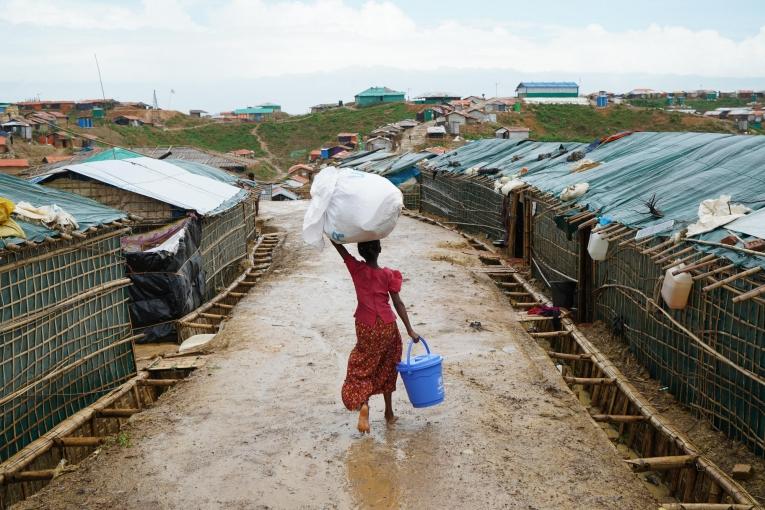 La mousson a fait des ravages dans le camp, entraînant des glissements de terrain et causant des blessures ainsi que la destruction d’infrastructures.
 © Dalila Mahdawi/MSF