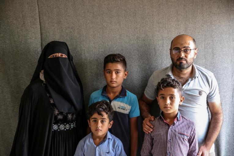 Mohammad et sa famille. Ils vivent dans le camp d'Amriya Falloujah depuis un an. Irak. 2018.
 © Mohammad Ghannam/MSF