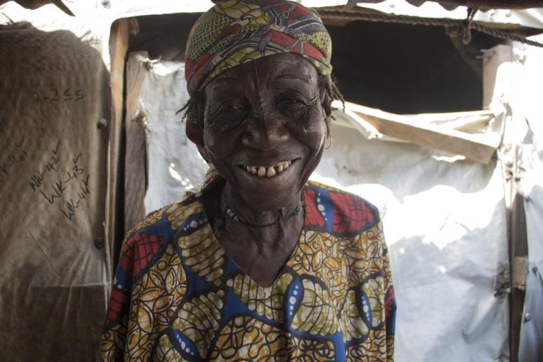 Maryam a 80 ans. Elle est veuve et habite dans le camp de déplacés de Bama. Nigeria. 2018.
 © Natacha Buhler/MSF