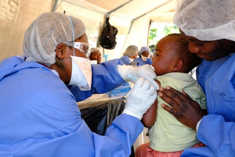 EBOLA AU NORD-EST DU CONGO, UNE ÉPIDÉMIE DÉCIDÉMENT HORS CONTRÔLE ? POURQUOI DONC ET QUE FAIRE POUR EN VENIR A BOUT ? - Page 2 MSF287201