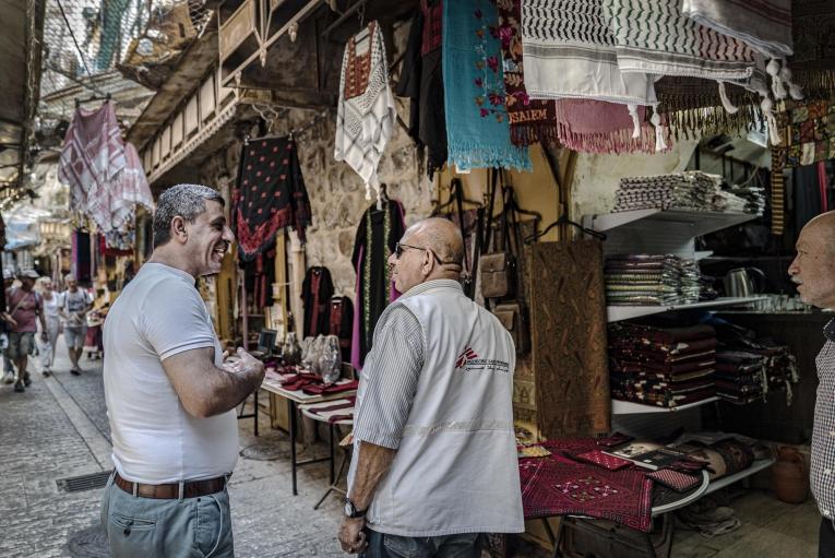 Abu Firas est l'un des travailleurs psychosociaux de MSF à Hébron. Il travaille pour MSF depuis près de 20 ans. 2019.
© Juan Carlos Tomasi