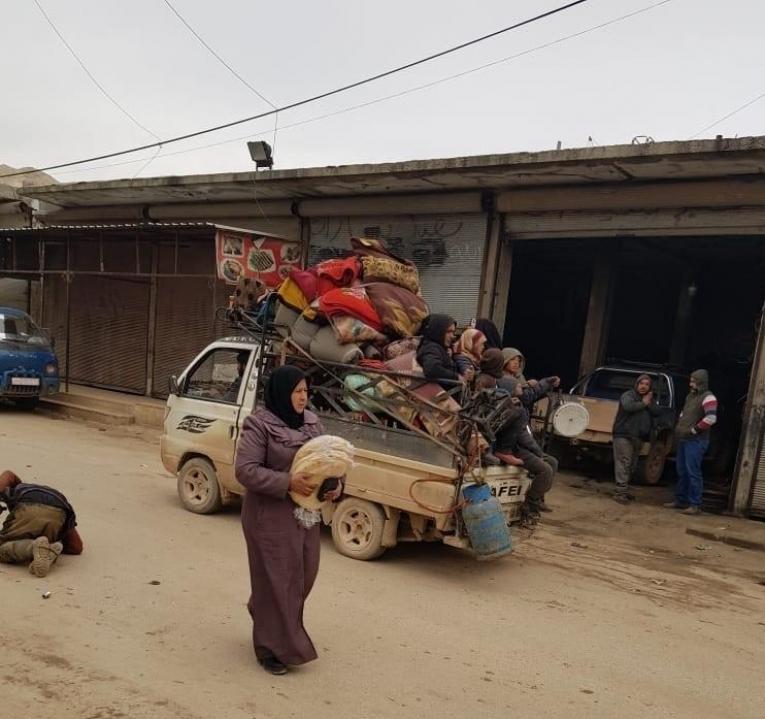 Une famille fuit les combats en camion dans la province d'Idlib, dans le nord-ouest de la Syrie.&nbsp;
 © MSF