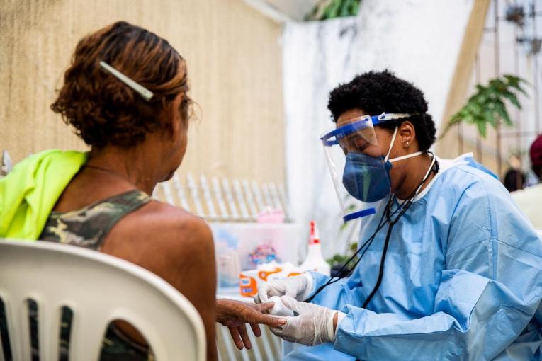 Intervention des équipes MSF auprès des populations vulnérables dans la ville de Rio de Janeiro. 2020.
© Mariana Abdalla/MSF