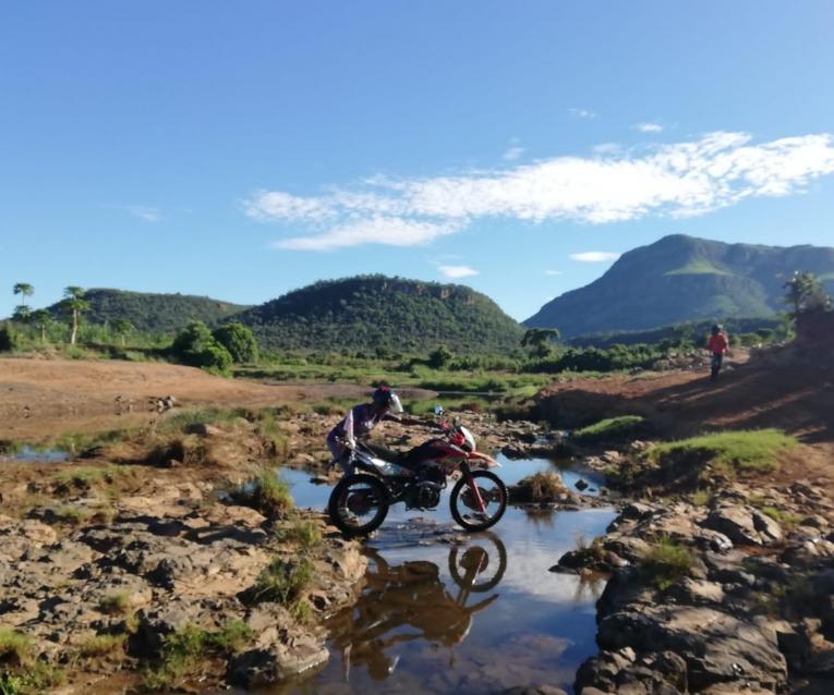 Un membre des équipes MSF en route pour la commune d'Ebelo. Madagascar. 2021.
 © MSF