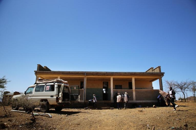 Une clinique mobile MSF en préparation dans le village d'Adiftaw. Région du Tigré. 2021.&nbsp;
 © Igor Barbero/MSF