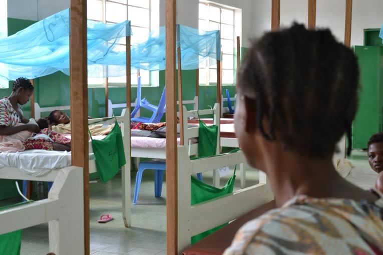 Depuis mai 2017, les équipes MSF offrent des soins médicaux, qui comprennent une prise en charge psychologique, aux victimes de violences sexuelles dans l'hôpital provincial de Kananga.  © Candida Lobes/MSF