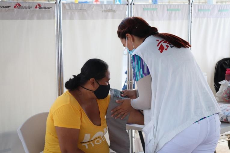 MSF vient en aide aux demandeurs d’asile&nbsp;s'étant réfugiés&nbsp;sur la&nbsp;Plaza de La República, au Mexique.
 © MSF/Esteban Montaño