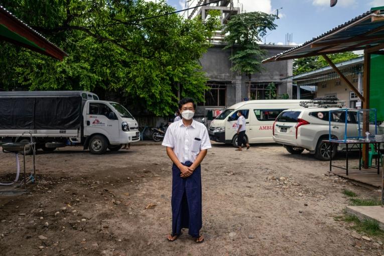 Naung Ting travaille dans la clinique MSF de Myitkyina, dans l'État de Kachin. Octobre 2021. Myanmar.
 © Ben Small/MSF