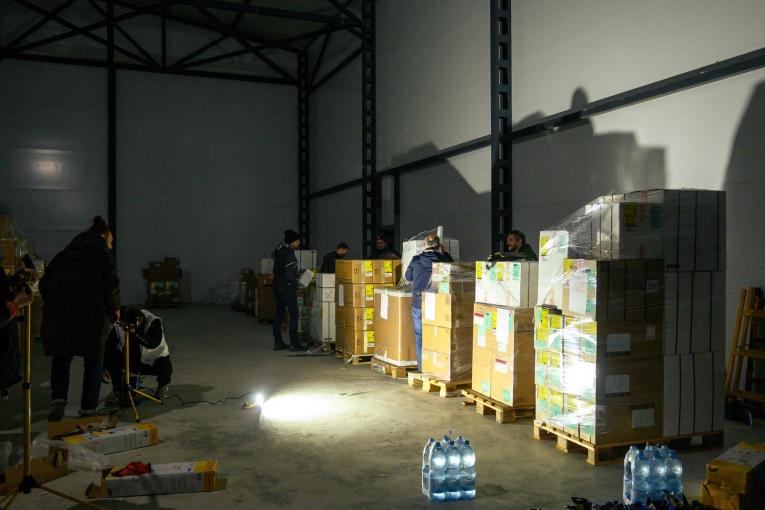 Vue d'un entrepôt où est stocké le premier matériel d'urgence acheminé par MSF en Ukraine.&nbsp;
 © MSF