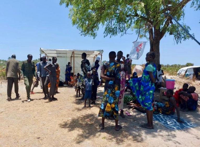 Des milliers de personnes ont fui les attaques. MSF leur fourni des soins grâce à des cliniques mobiles. Avril 2022. Soudan du Sud.
 © MSF/Anna Bylund