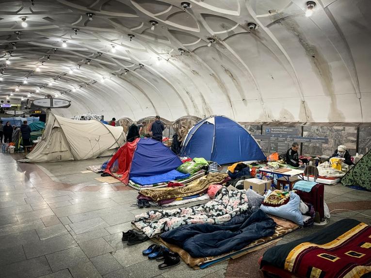 Une station de métro de Kharkiv dans laquelle des personnes se réfugient. Ukraine.
 © Mohammad Ghannam/MSF