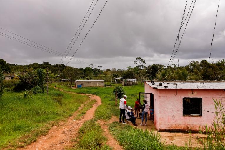 Les équipes MSF de sensiblisation dans la ville de Tumeremo. Venezuela.
 © Jesus Vargas