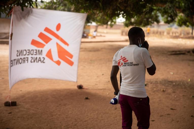 Mark Moses est promoteur de la santé pour MSF, il encourage notamment les parents à faire vacciner leurs enfants contre la rougeole.&nbsp;
 © Scott Hamilton/MSF